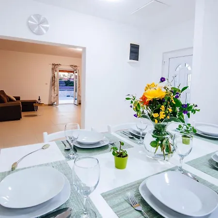 Сasa de vacaciones Charming Holiday In Privlaka With Private Pool