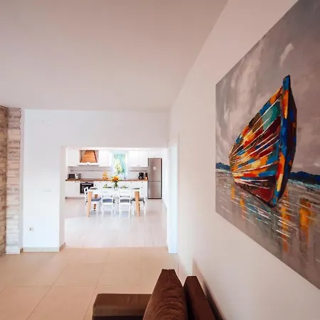 Hébergement de vacances Charming Holiday In Privlaka With Private Pool *